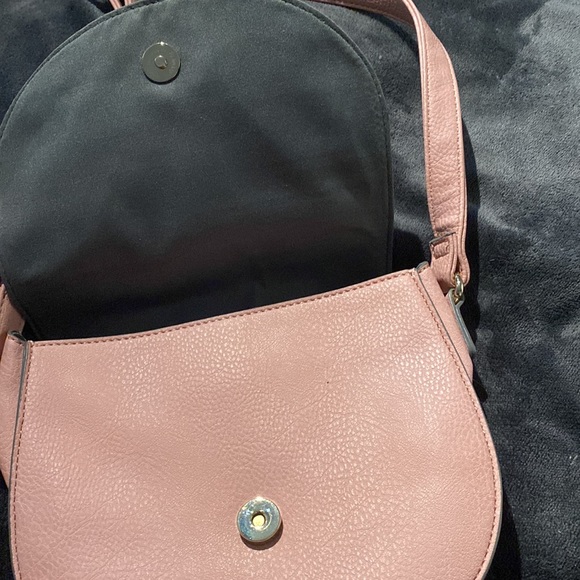 JustFab light pink crossbody - Picture 3 of 4